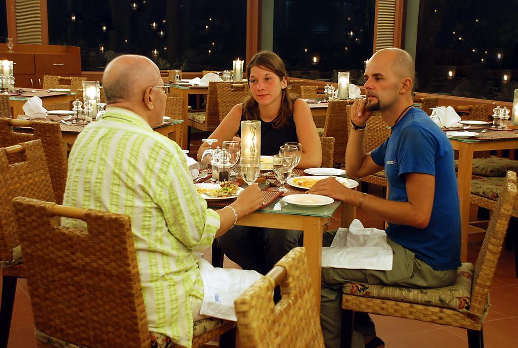Lemon Tree Vembanad Lake Resort, Kerala Alappuzha Restaurant foto