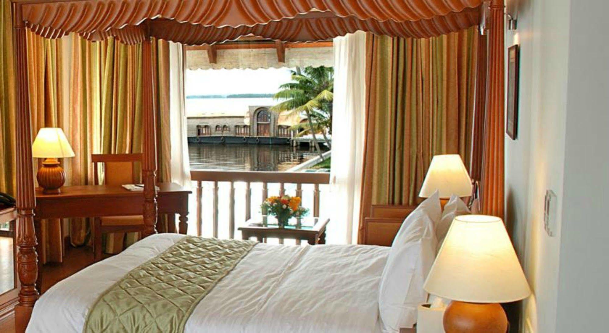 Lemon Tree Vembanad Lake Resort, Kerala Alappuzha Exterior foto
