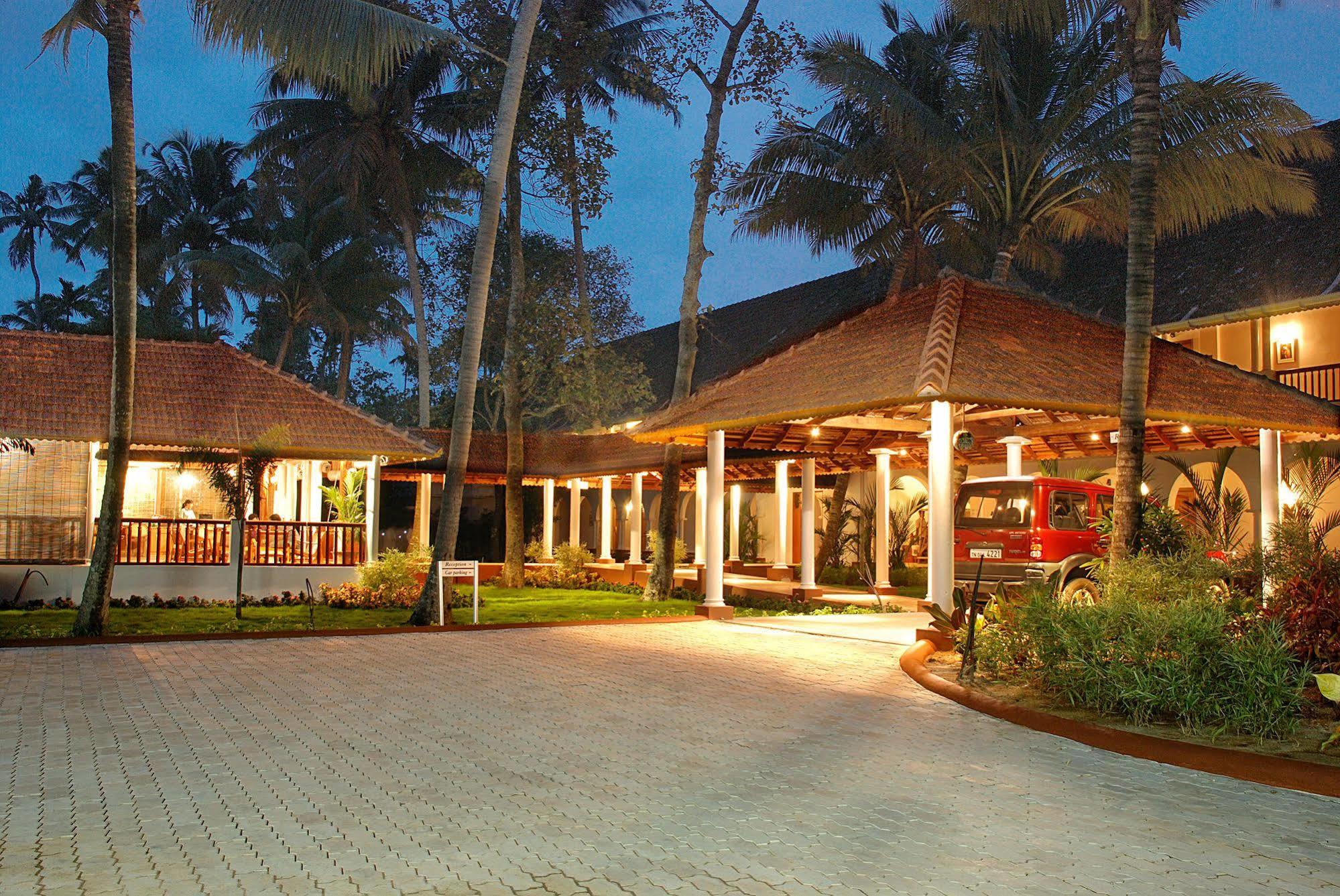 Lemon Tree Vembanad Lake Resort, Kerala Alappuzha Exterior foto