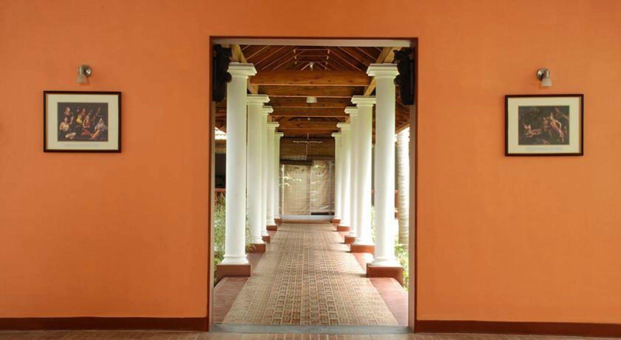 Lemon Tree Vembanad Lake Resort, Kerala Alappuzha Exterior foto